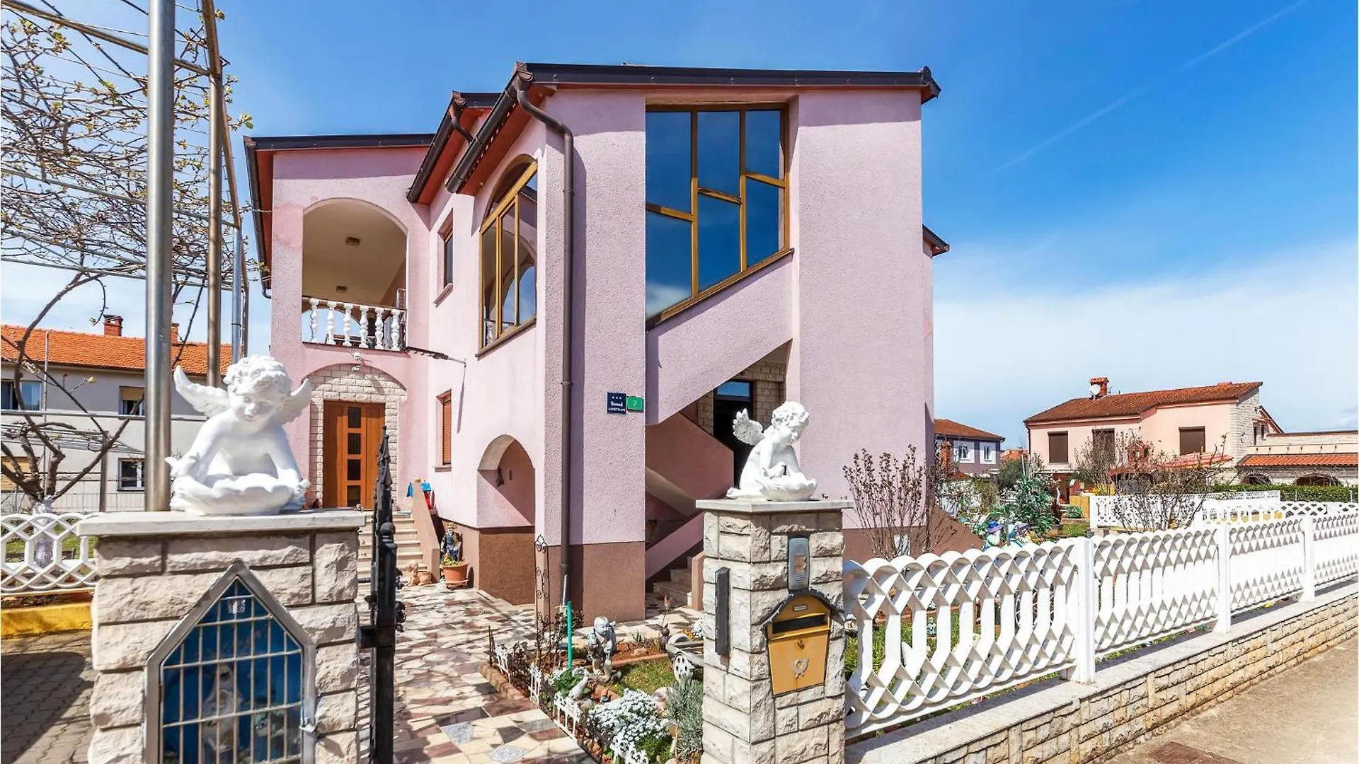 Nice Apartment In Pula With Kitchen